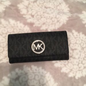NWT Michael Kors Fulton wallet
